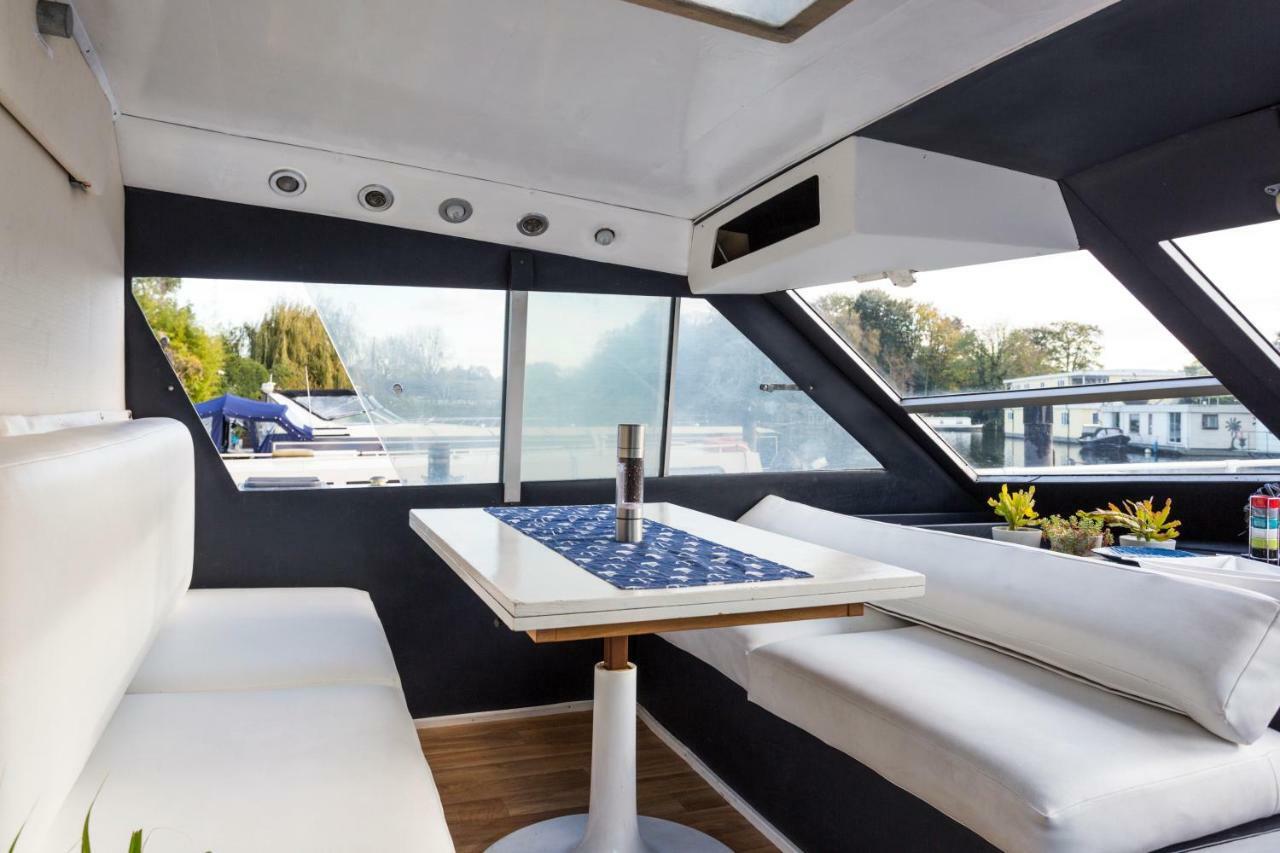 Eucala Motor Yacht Hotel อีสต์โมลเซย์ ภายนอก รูปภาพ