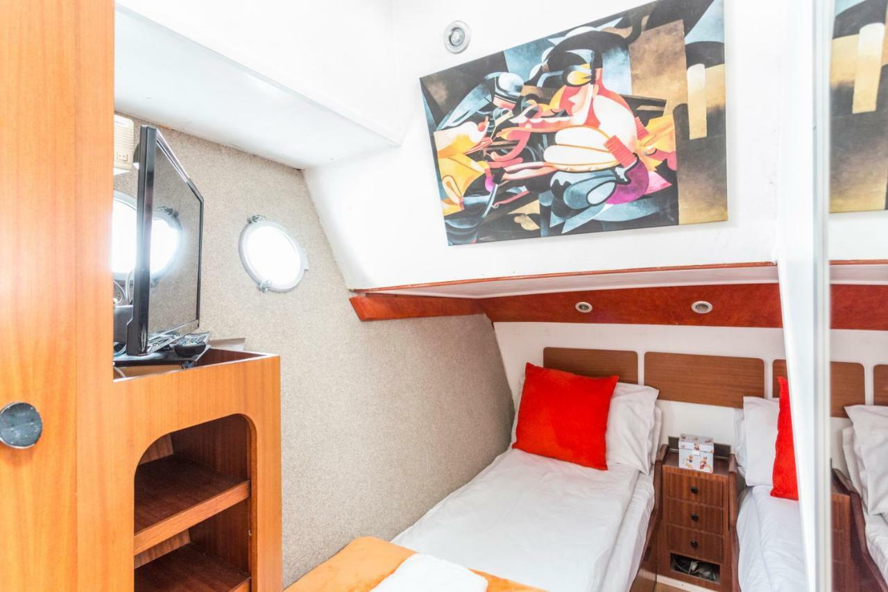 Eucala Motor Yacht Hotel อีสต์โมลเซย์ ภายนอก รูปภาพ
